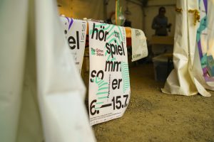 Infostand mit Plakaten - von Jupp Hoffmann Fotografie