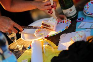 Foto 5: 20. Hörspielsommer-Jubiläum – Torten am Samstag, 2. Juli 2022 (Foto: Tino Pfundt / Hörspielsommer e. V.)