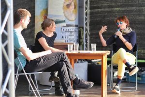 Foto 16: Abendprogramm – Ein Abend mit Günter-Eich-Preis-Trägerin Ulrike Haage am Mittwoch, 6. Juli 2022 (Foto: Cäcilie Schneider / Hörspielsommer e. V.)